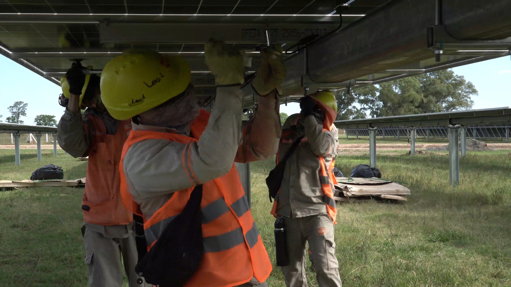 Construimos dos proyectos para el #1 en Renovables - GENNEIA En Solar DQD, EPC#1 en… (video)